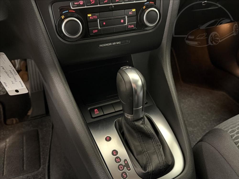 2013 Volkswagen Golf - 19