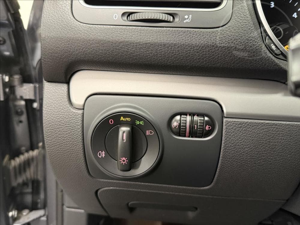 2013 Volkswagen Golf - 20