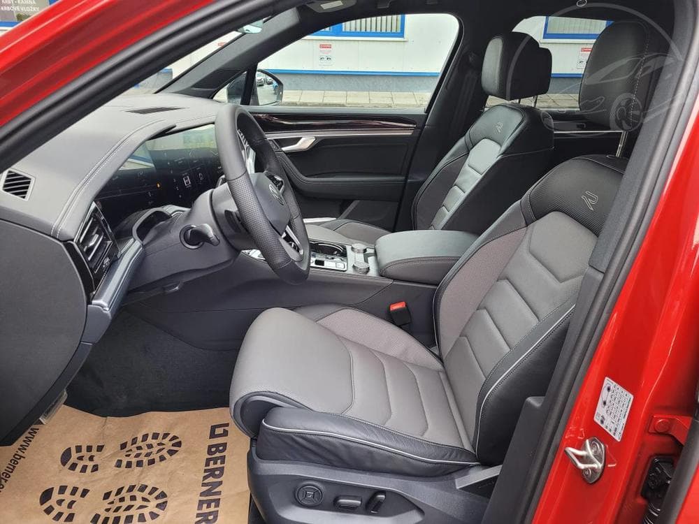 2023 Volkswagen TOUAREG - 43