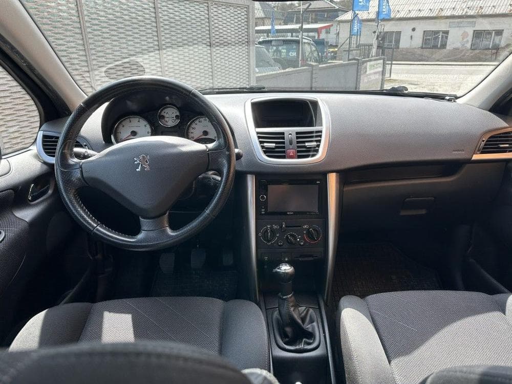 2008 Peugeot 207 - 12