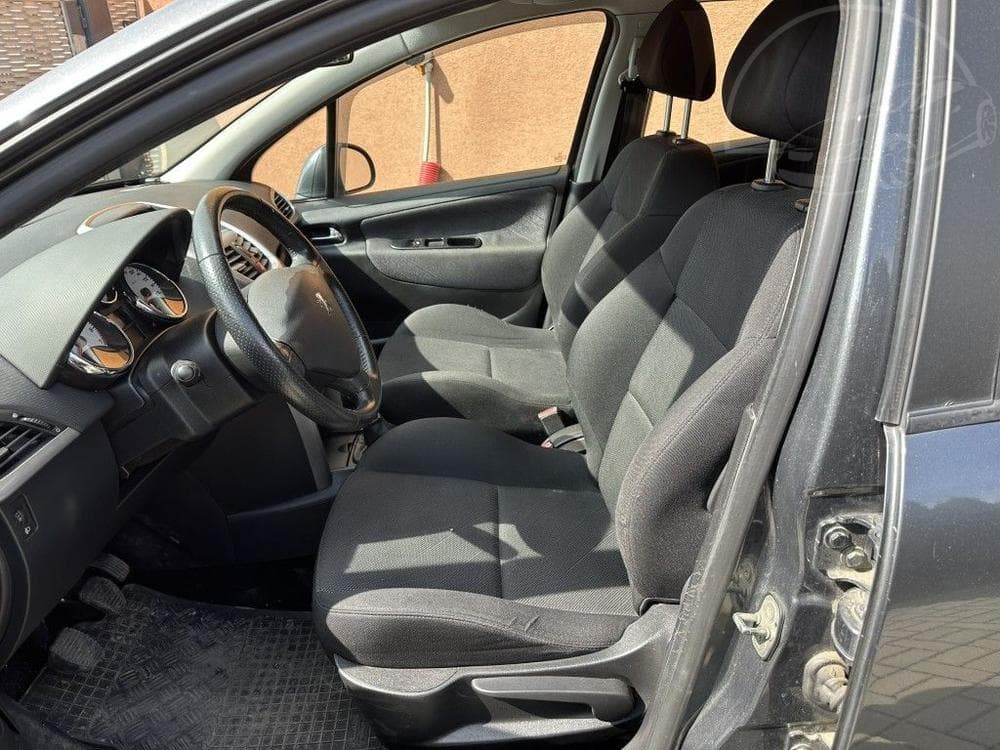 2008 Peugeot 207 - 13