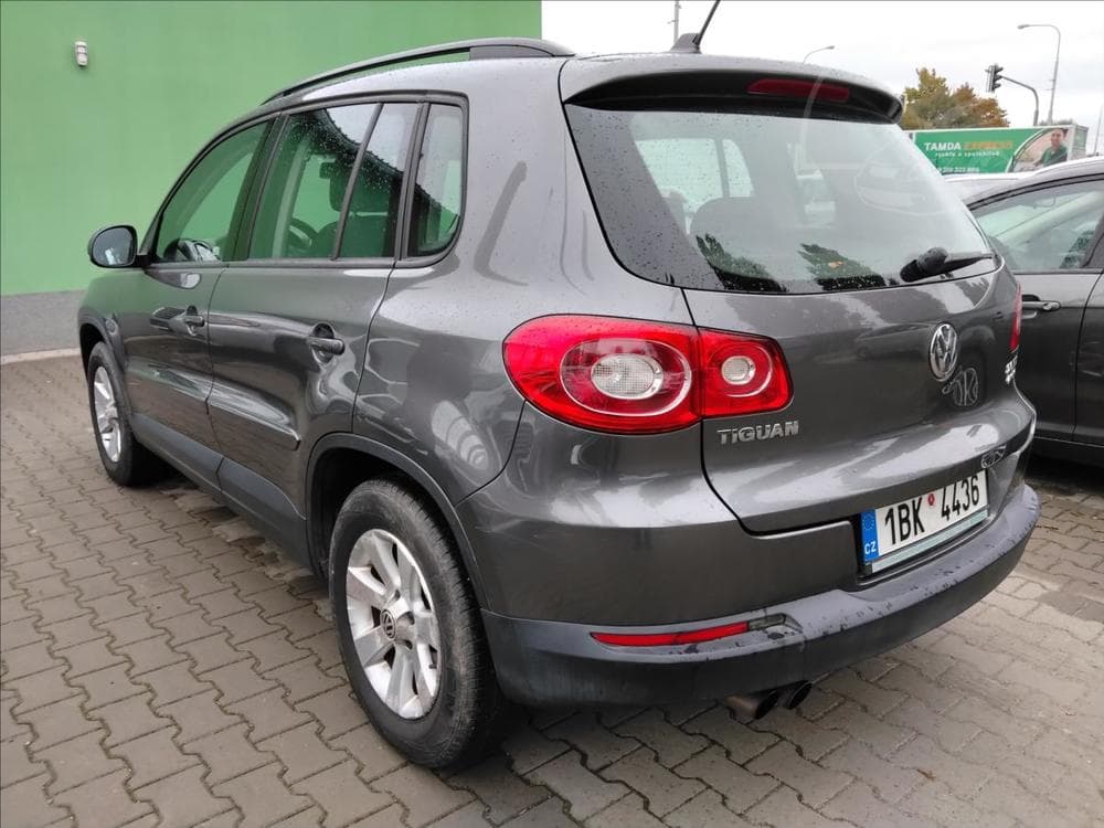 2011 Volkswagen TIGUAN - 2