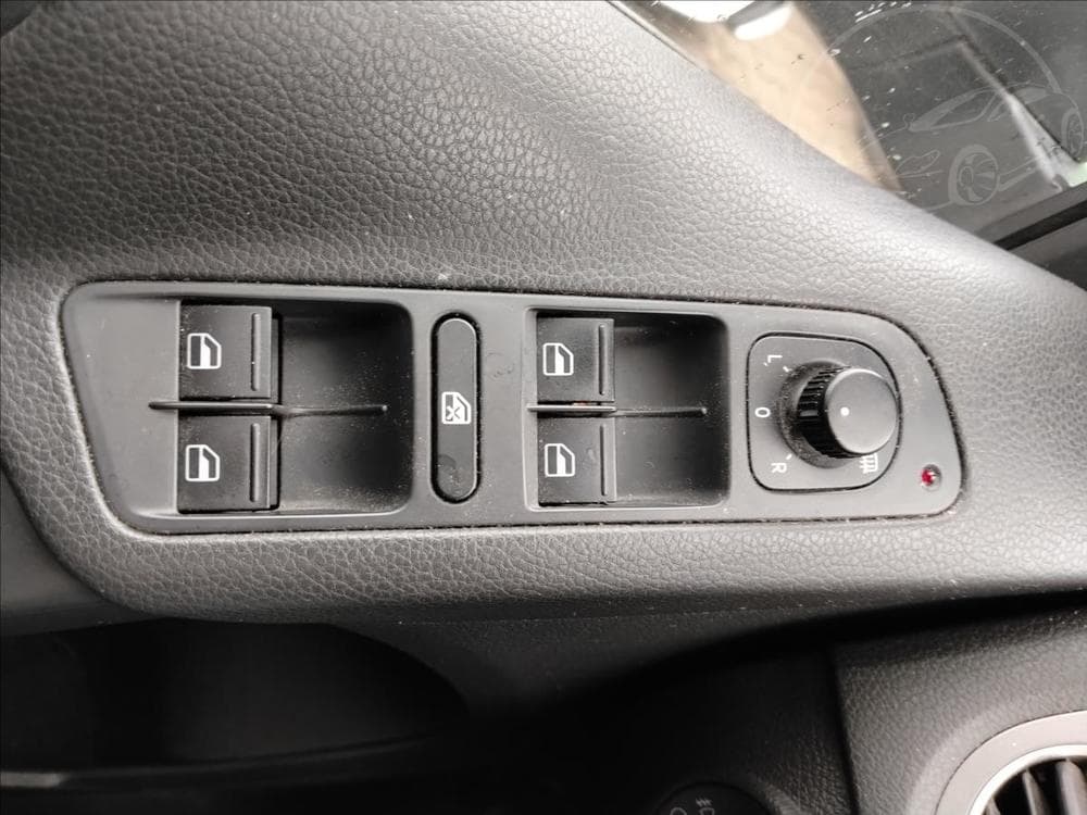 2011 Volkswagen TIGUAN - 10