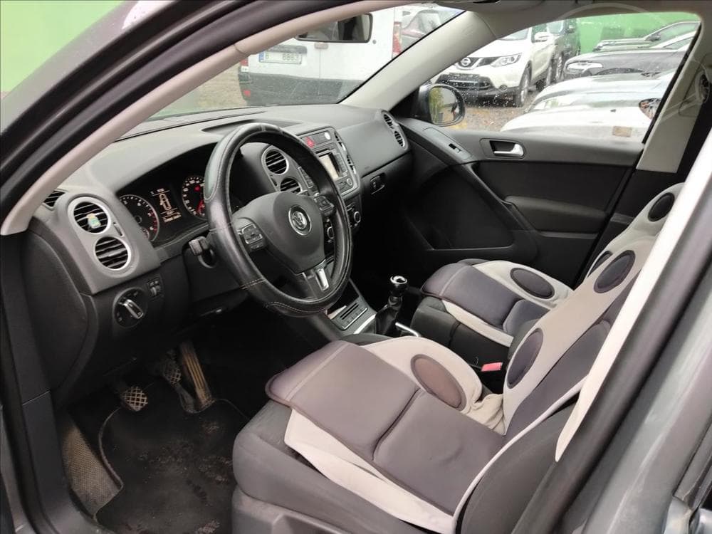 2011 Volkswagen TIGUAN - 11