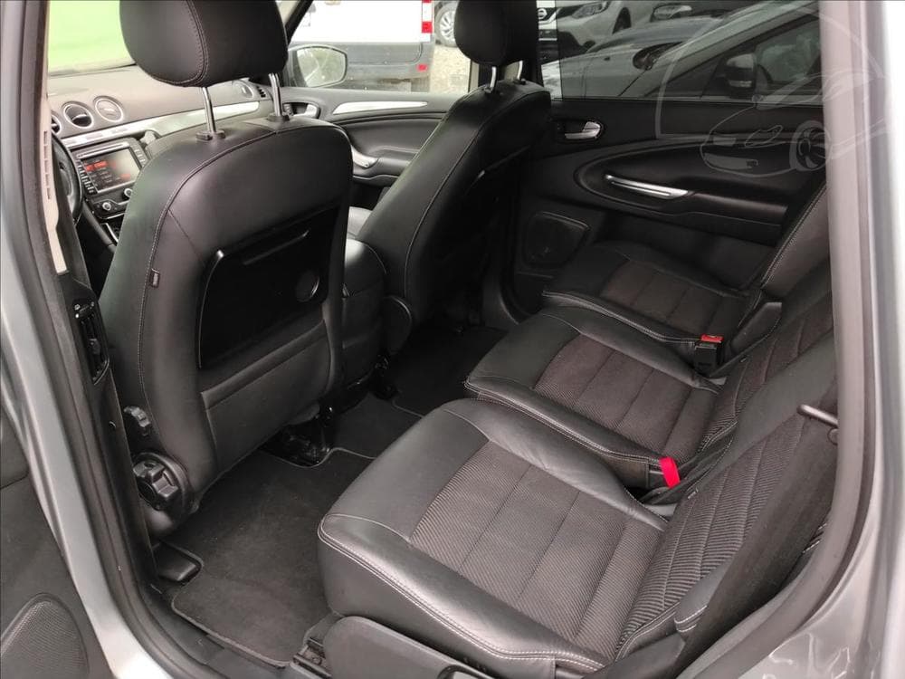 2013 Ford S-MAX - 16