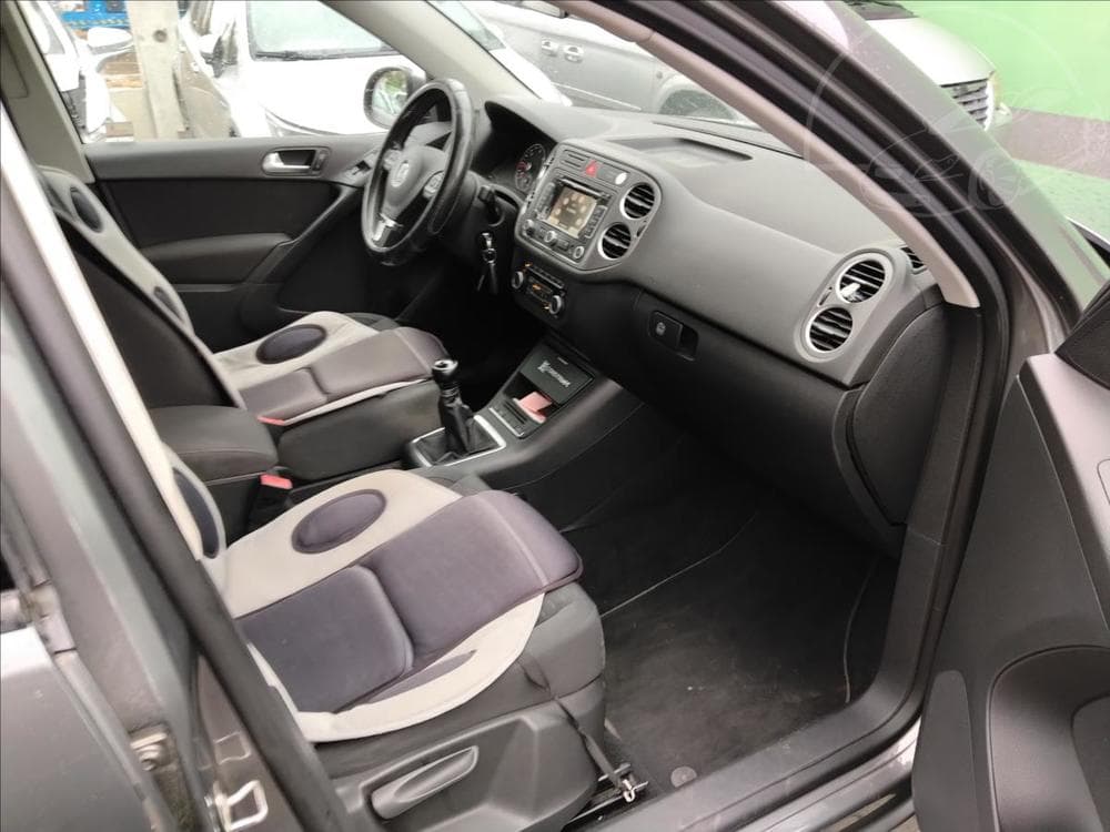 2011 Volkswagen TIGUAN - 16