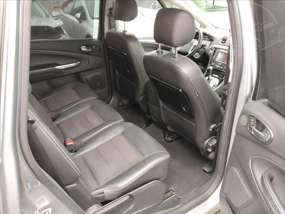 2013 Ford S-MAX - 19