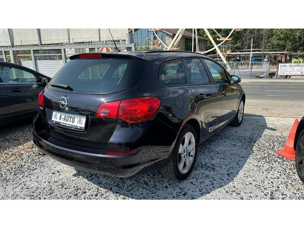 2011 Opel ASTRA - 4