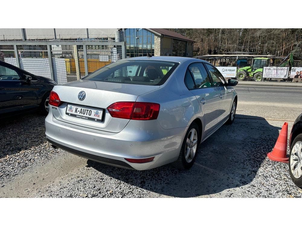 2011 Volkswagen JETTA - 4