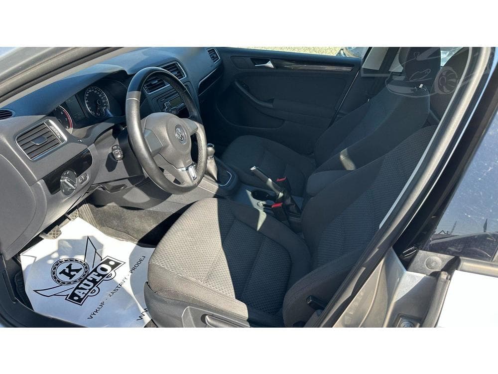 2011 Volkswagen JETTA - 9