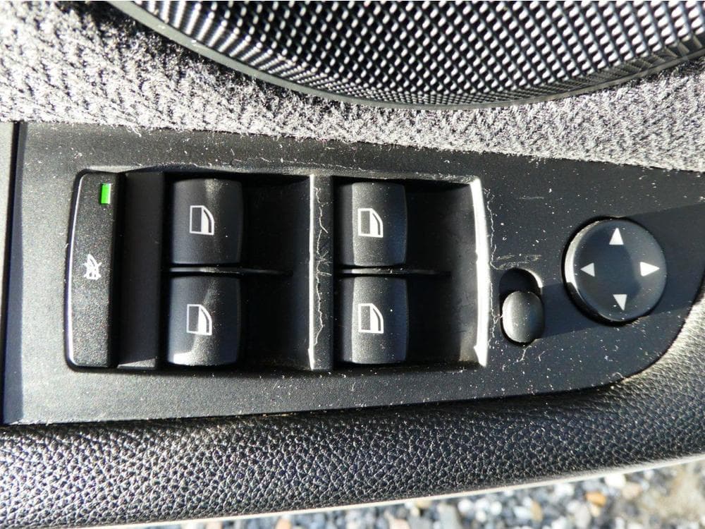 2009 BMW 3-SERIES - 11