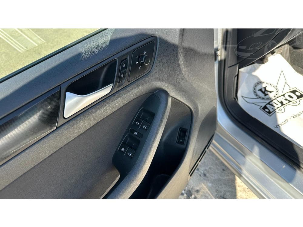 2011 Volkswagen JETTA - 11