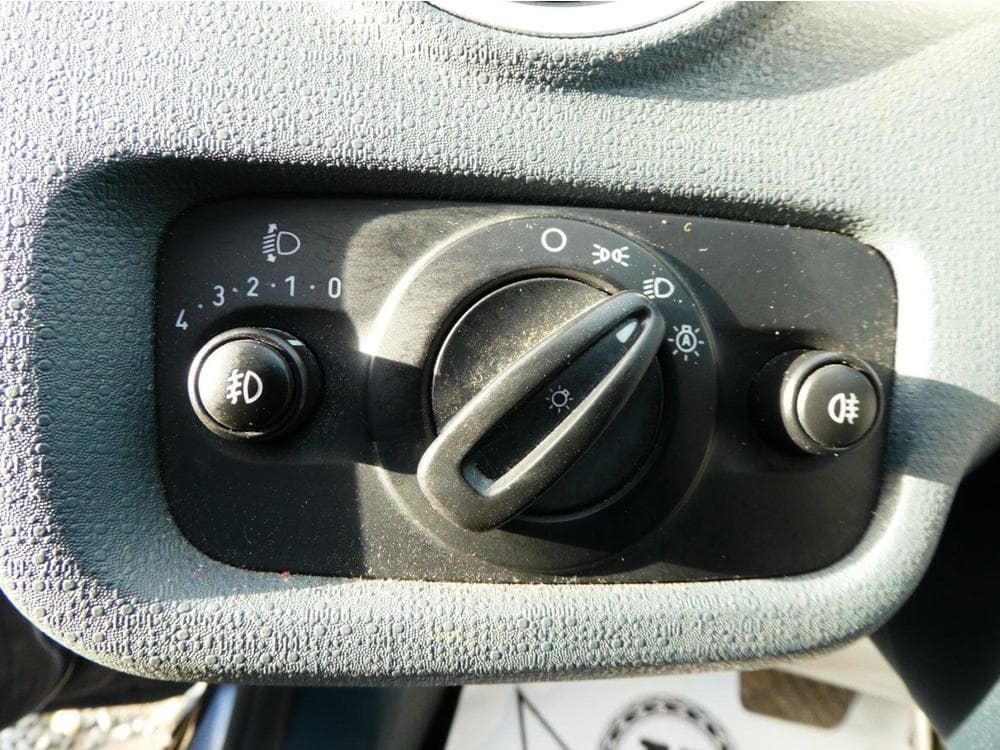 2009 Ford FIESTA - 12