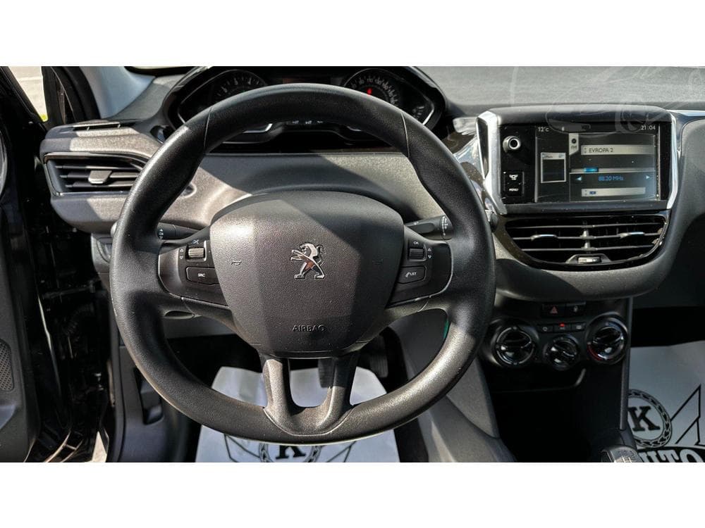 2014 Peugeot 208 - 12