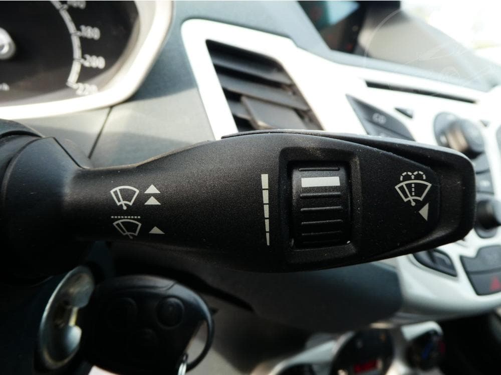 2009 Ford FIESTA - 16