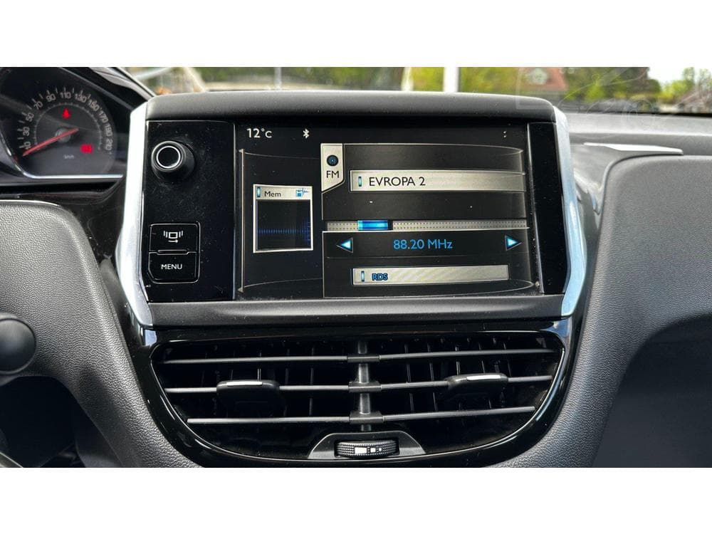 2014 Peugeot 208 - 16