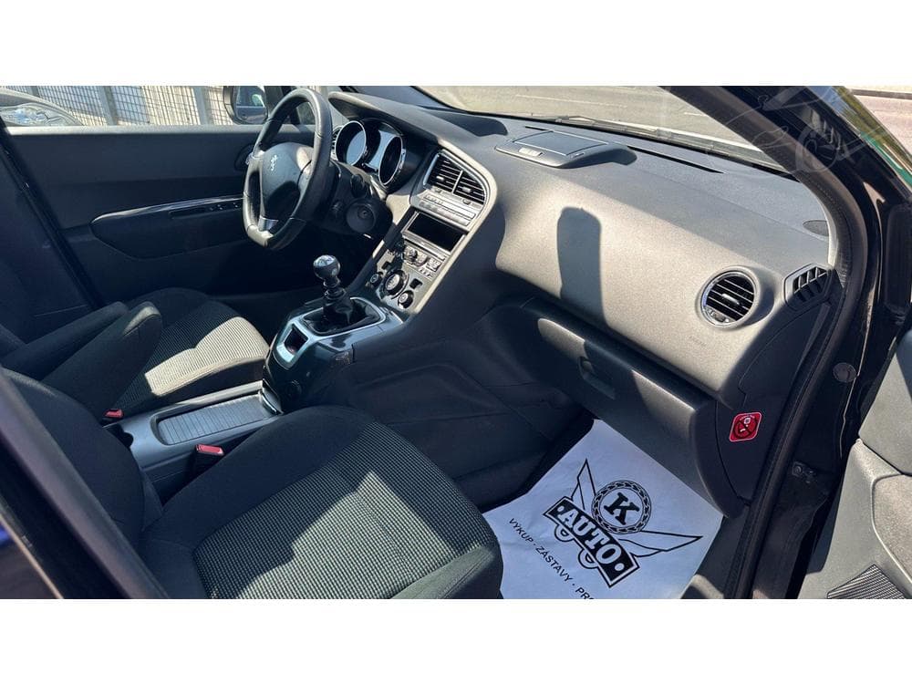2011 Peugeot 5008 - 19