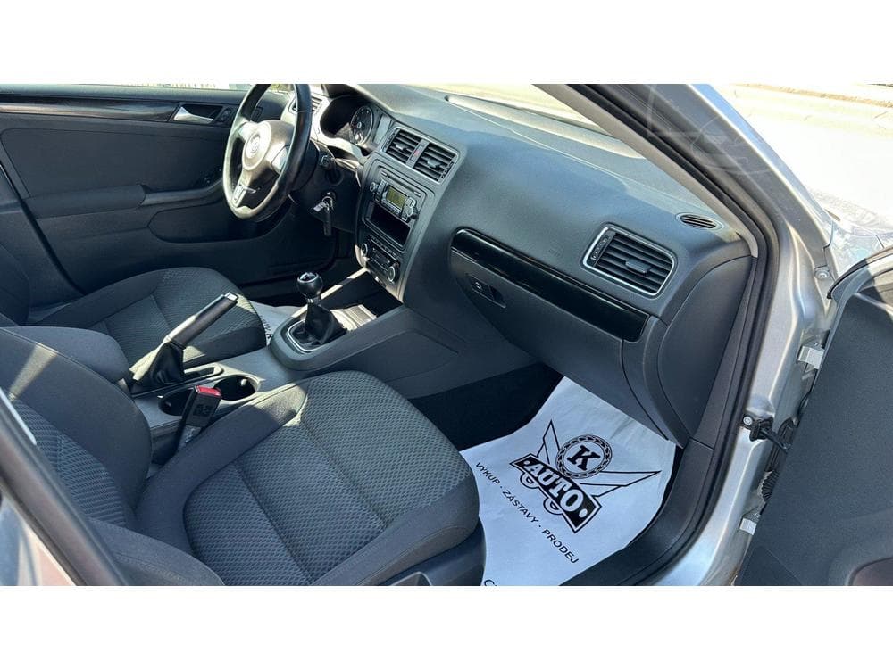 2011 Volkswagen JETTA - 19