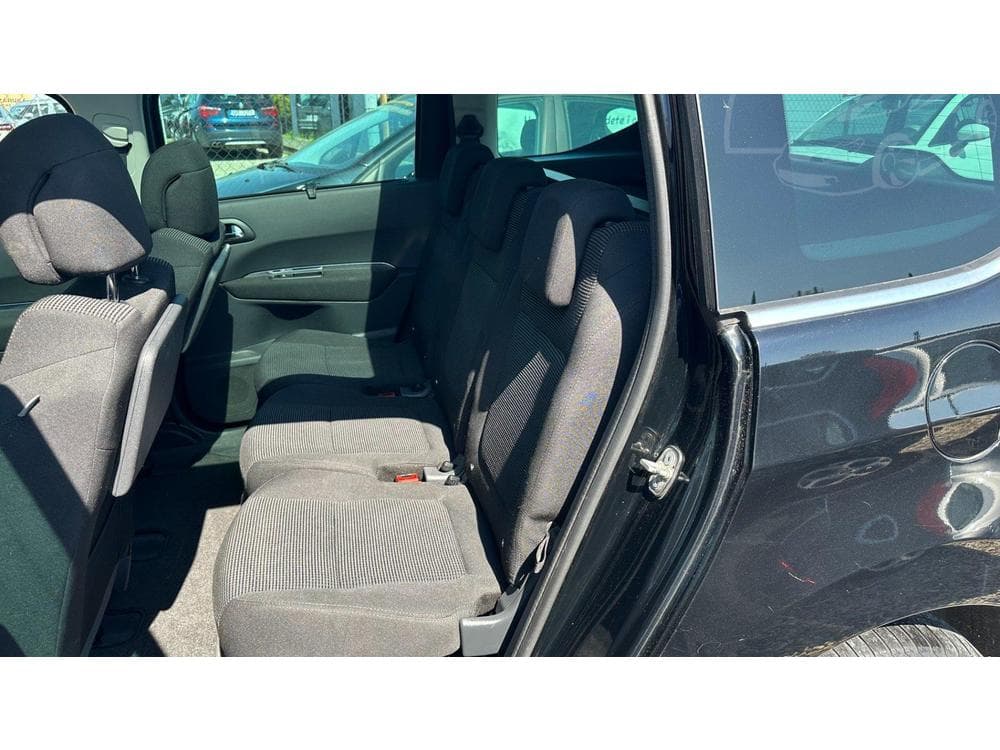 2011 Peugeot 5008 - 20