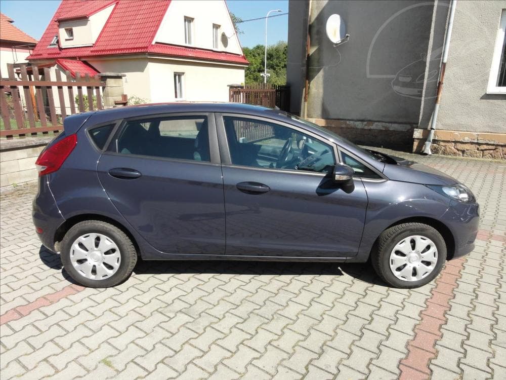 2011 Ford FIESTA - 3