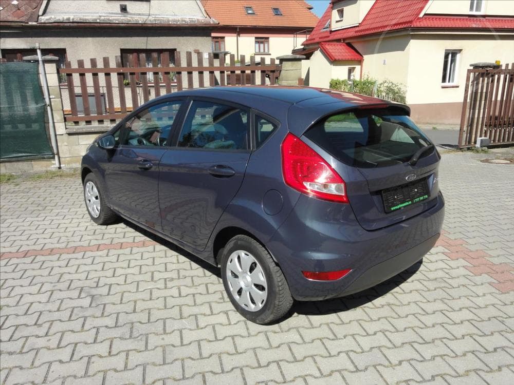 2011 Ford FIESTA - 8