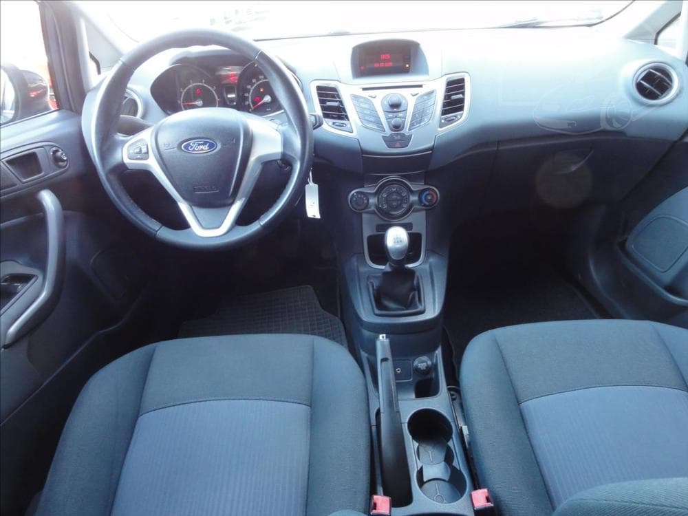 2011 Ford FIESTA - 16