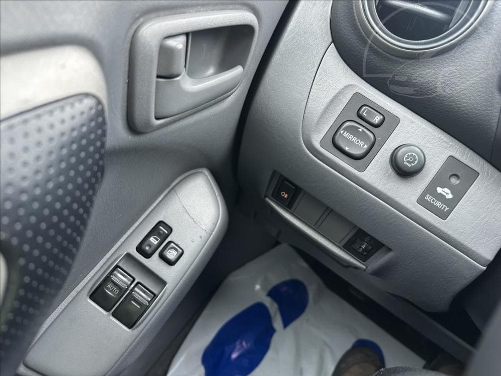 2003 Toyota RAV4 - 17