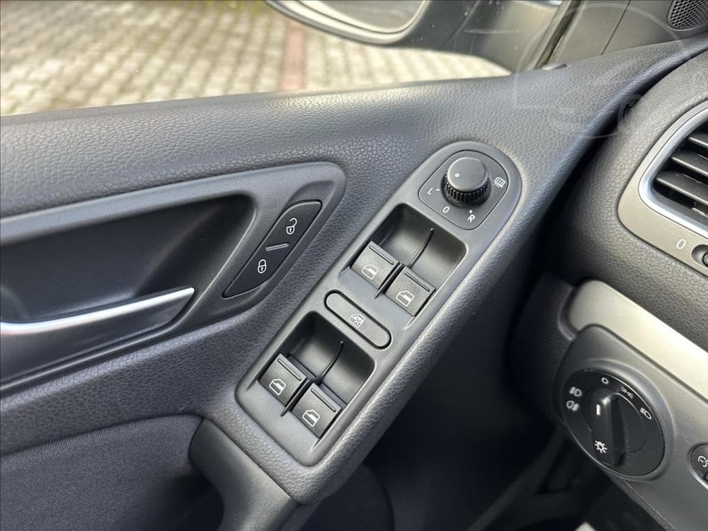 2009 Volkswagen GOLF - 18