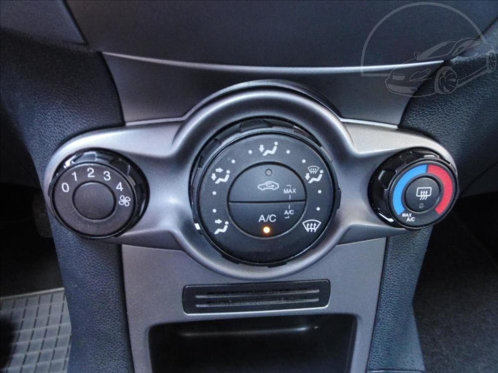 2011 Ford FIESTA - 19