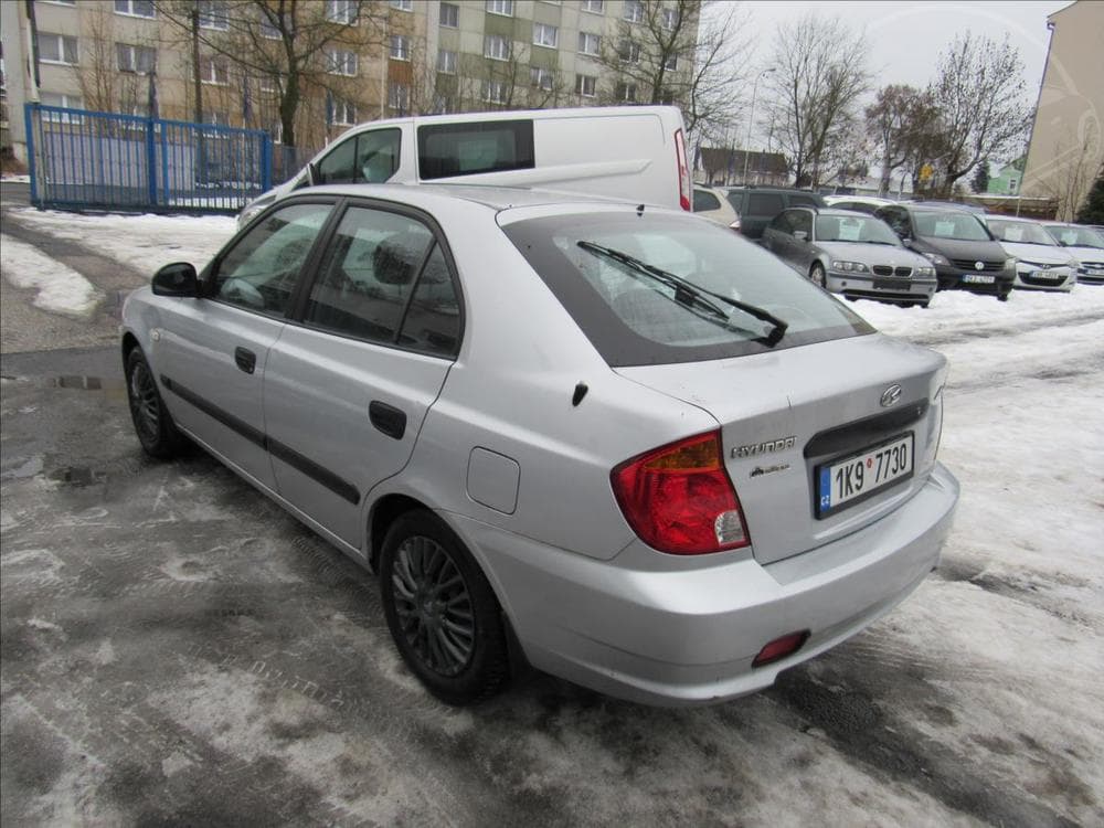 2006 Hyundai ACCENT - 4