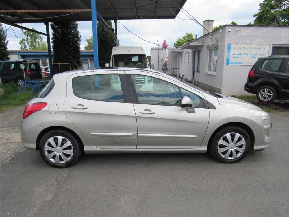 2008 Peugeot 308 - 8