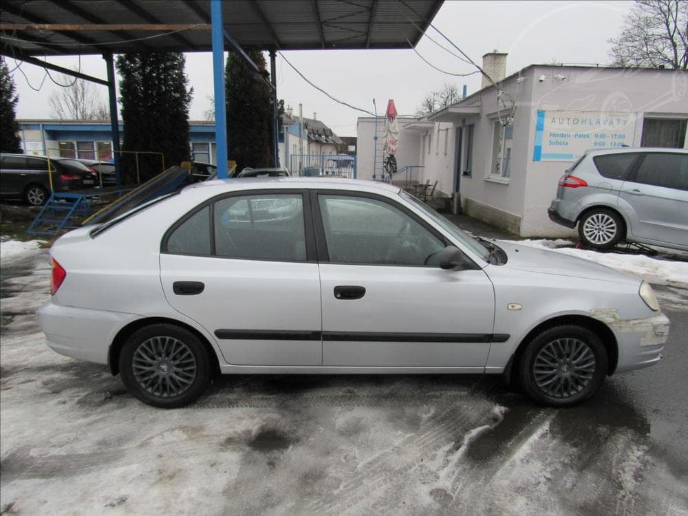 2006 Hyundai ACCENT - 8