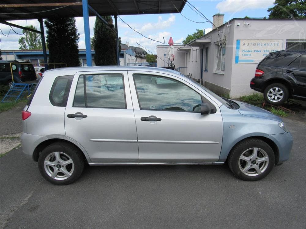 2005 Mazda 2 - 8