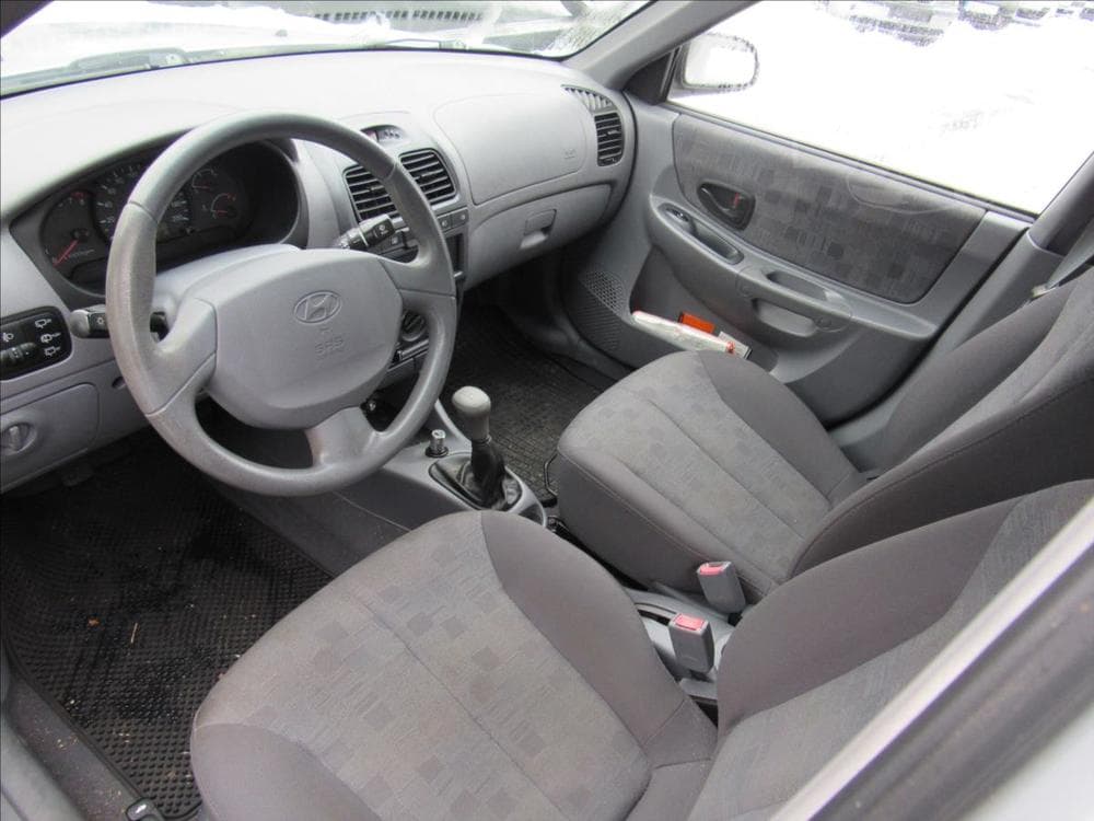 2006 Hyundai ACCENT - 9