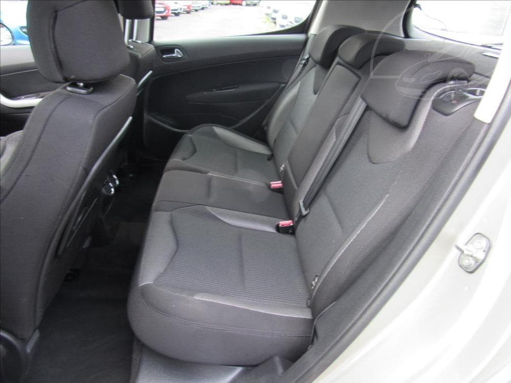 2008 Peugeot 308 - 10