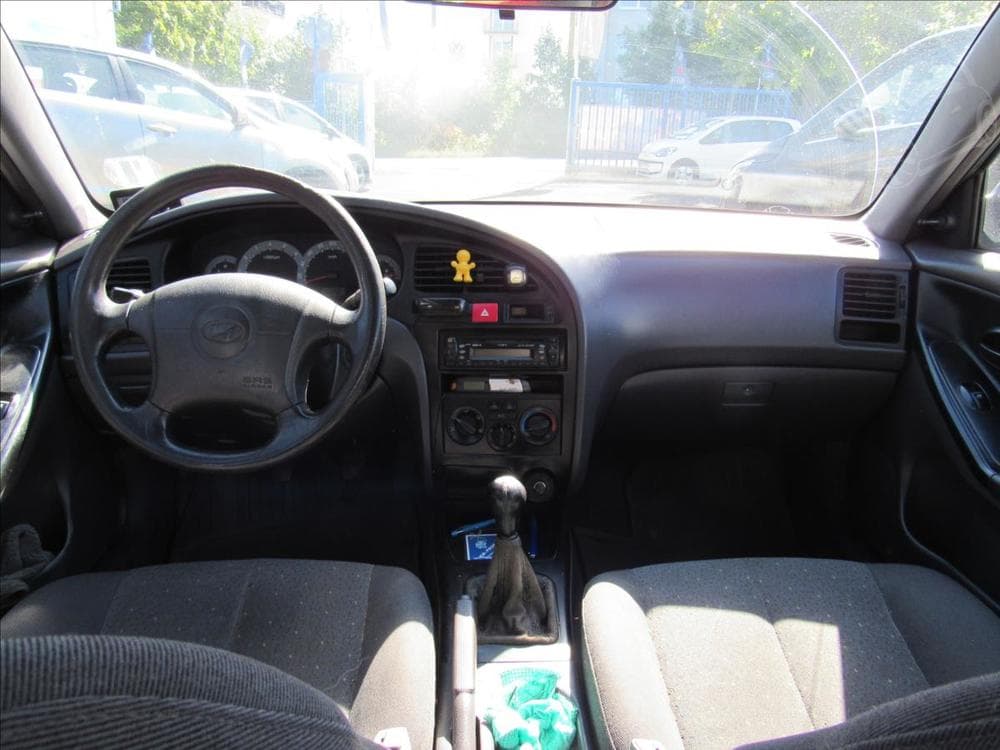 2003 Hyundai ELANTRA - 11