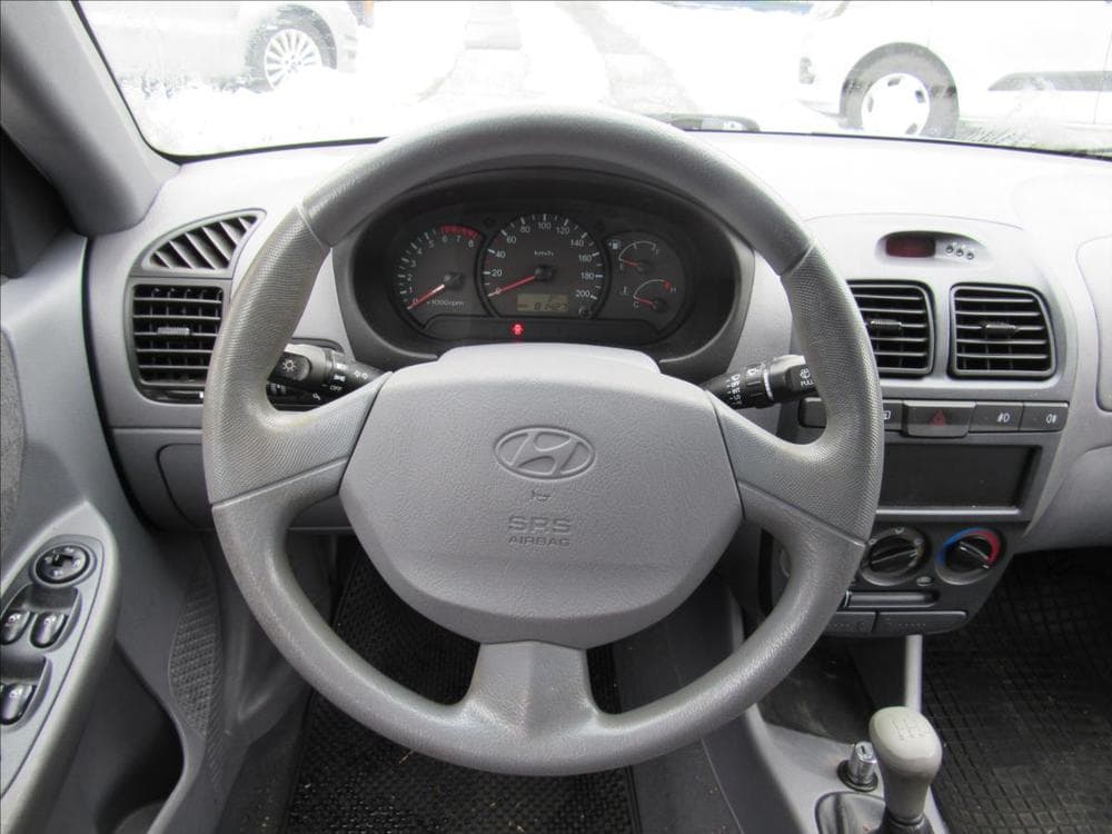 2006 Hyundai ACCENT - 12