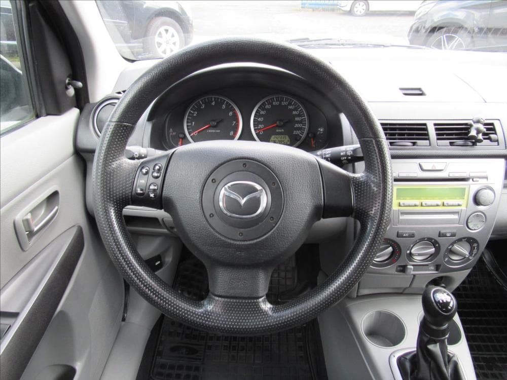 2005 Mazda 2 - 12