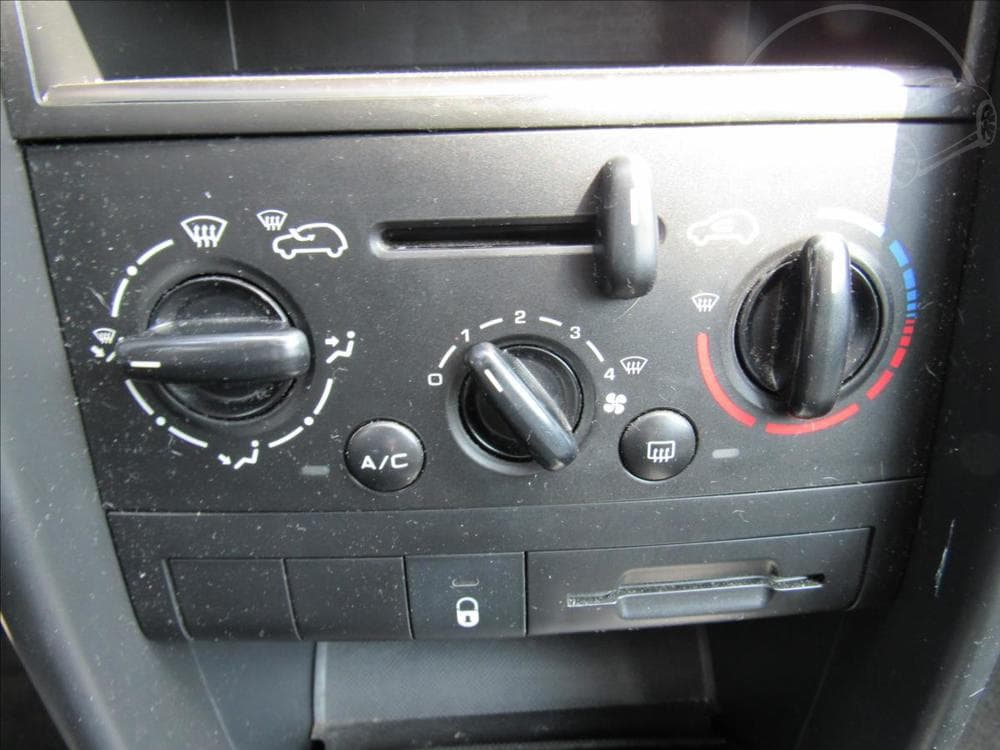2006 Peugeot 207 - 17