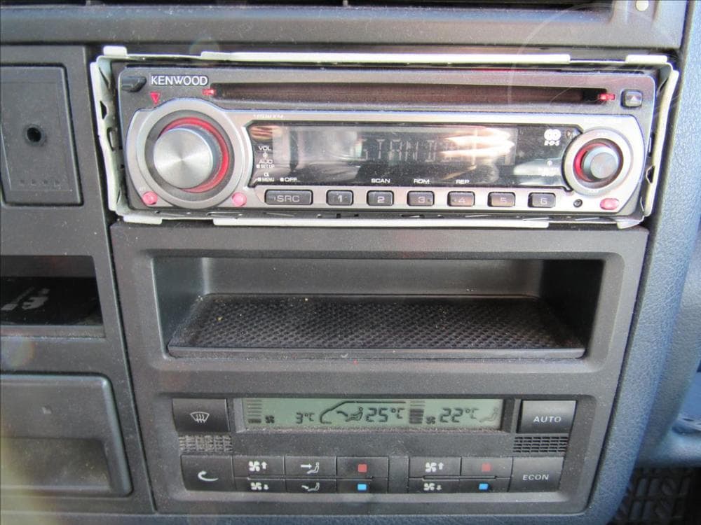 2003 Volkswagen CARAVELLE - 18
