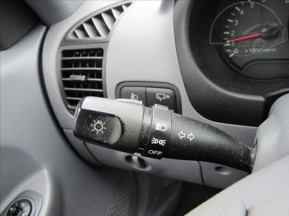 2006 Hyundai ACCENT - 19
