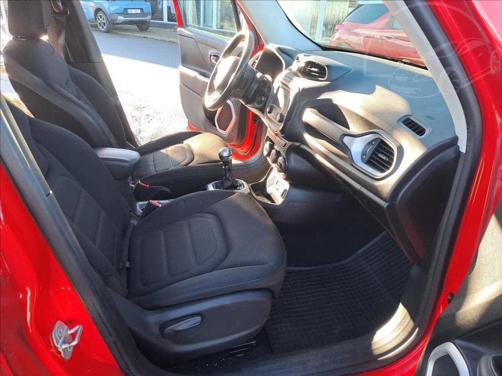 2016 Jeep RENEGADE - 8