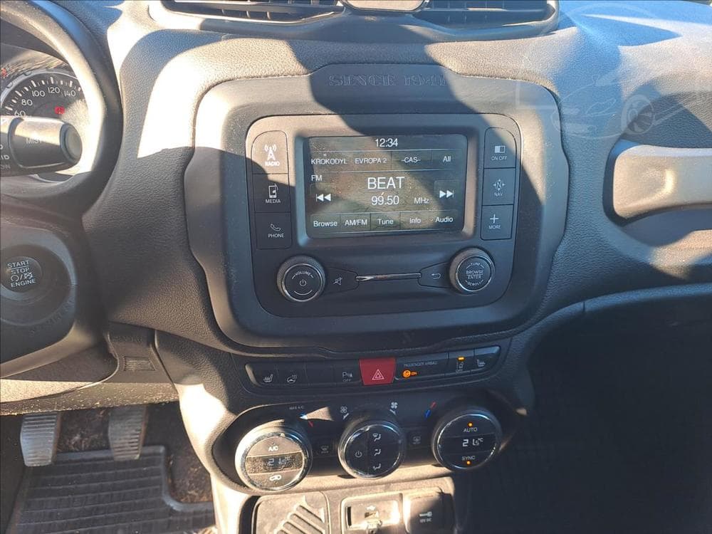 2016 Jeep RENEGADE - 12