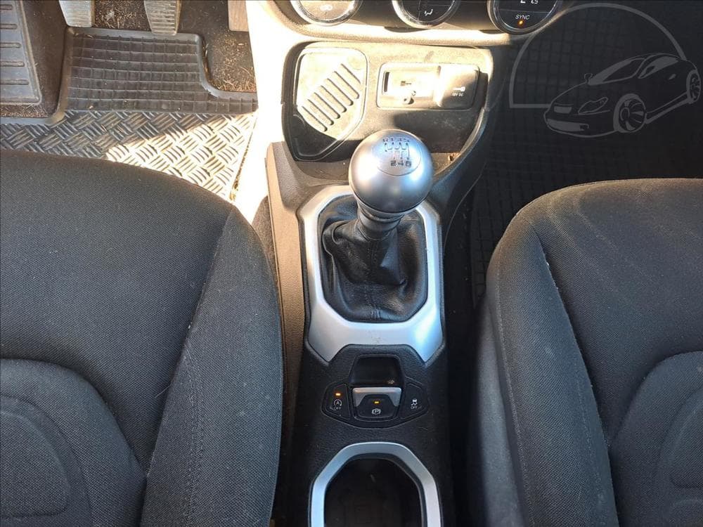 2016 Jeep RENEGADE - 13