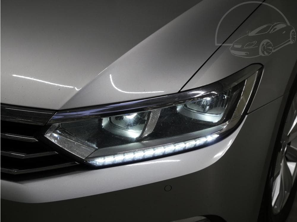 2016 Volkswagen PASSAT - 9