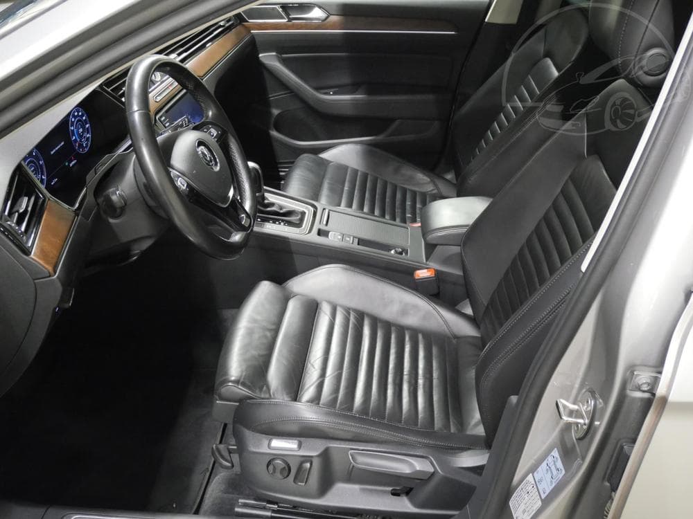 2016 Volkswagen PASSAT - 11