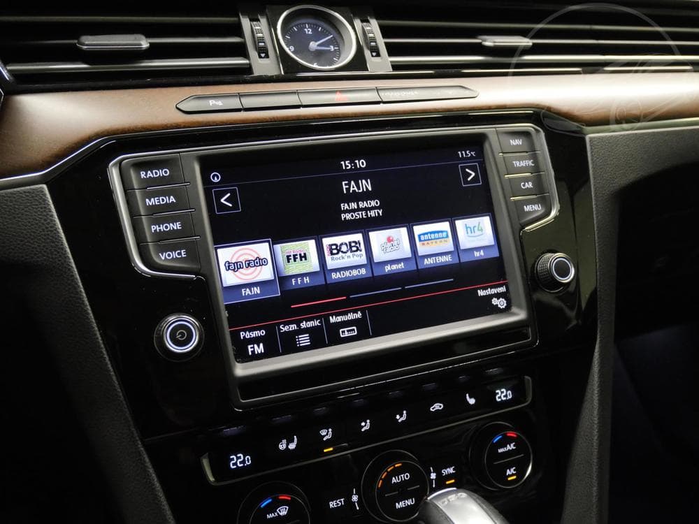 2016 Volkswagen PASSAT - 16