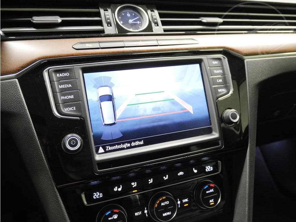 2016 Volkswagen PASSAT - 17