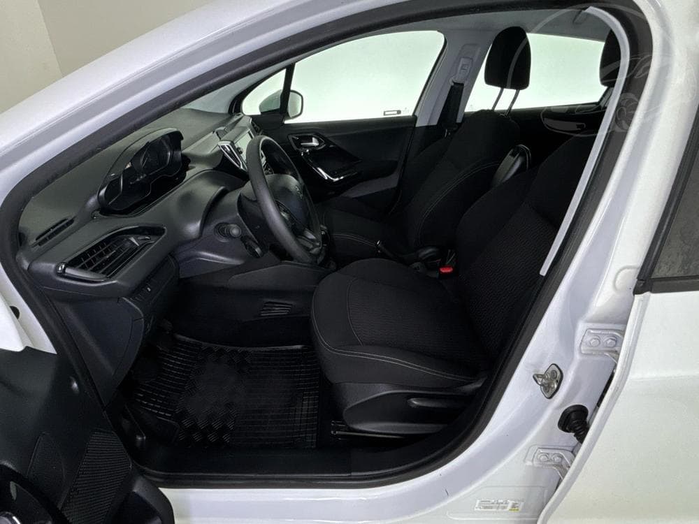 2017 Peugeot 208 - 7