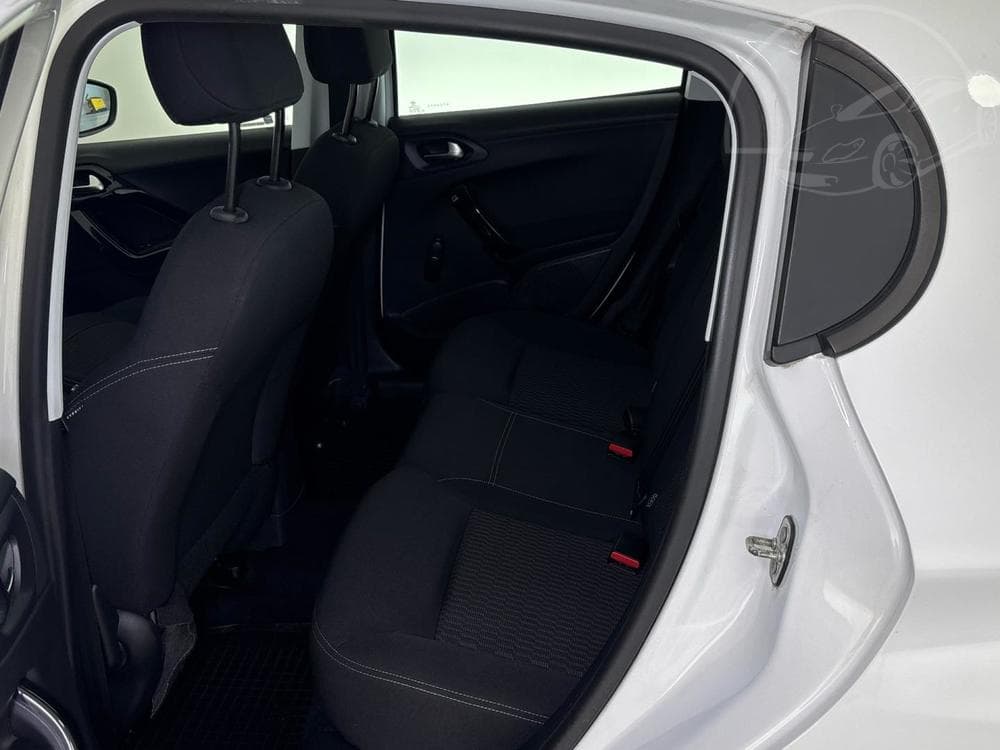 2017 Peugeot 208 - 8